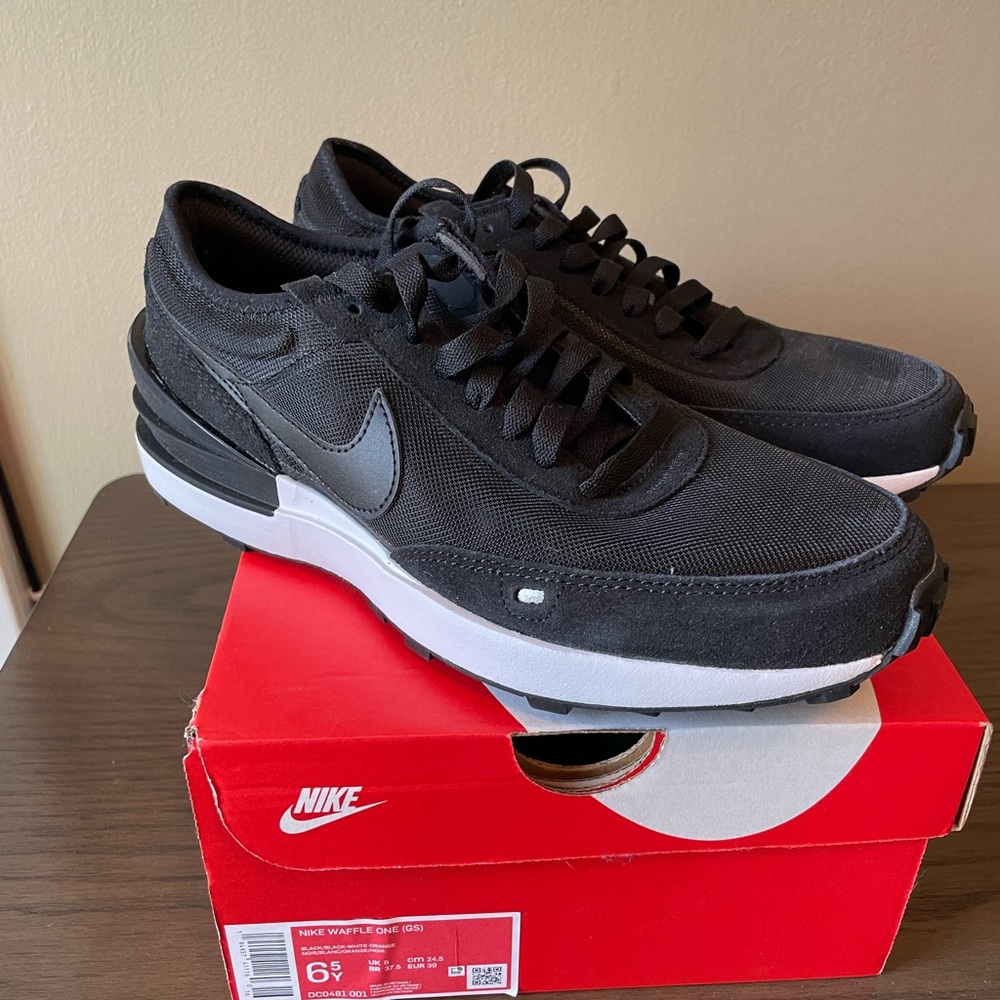 Nike waffle one shoes